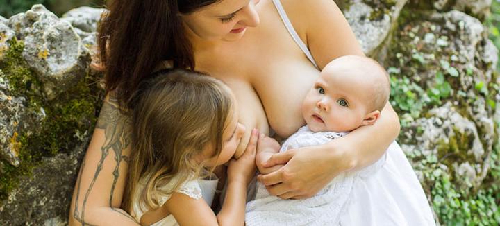 Karmienie piersią noworodka