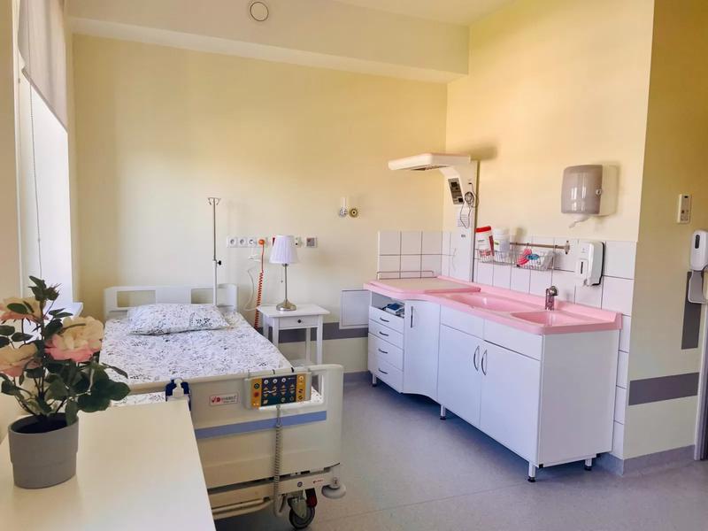 Obecność męża w szpitalu po porodzie