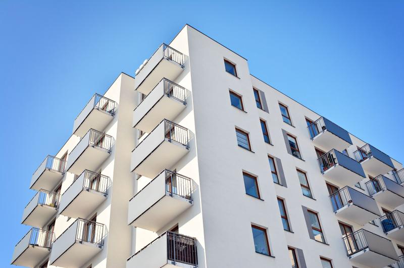 Czy można legalnie usunąć kobietę z dzieckiem z mieszkania?