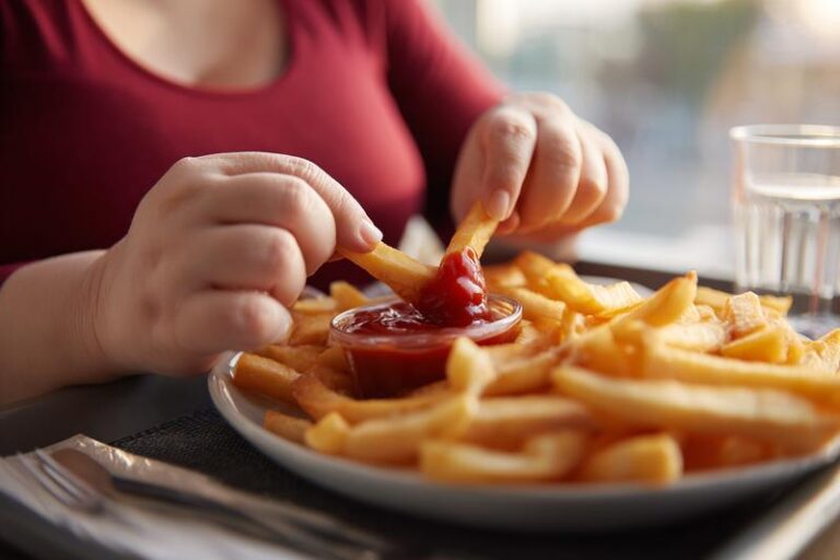 Czy w ciąży można bezpiecznie sięgać po fast foody?