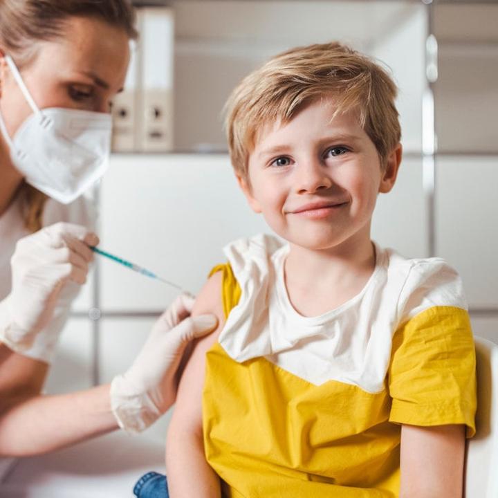 Kiedy szczepić dziecko z katarem