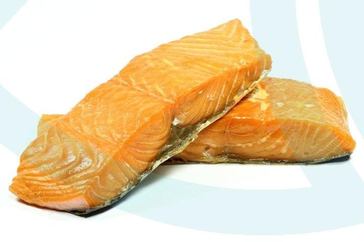 Łosoś wędzony a karmienie piersią