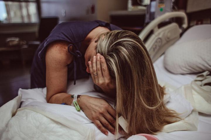 Niepokojące objawy po porodzie