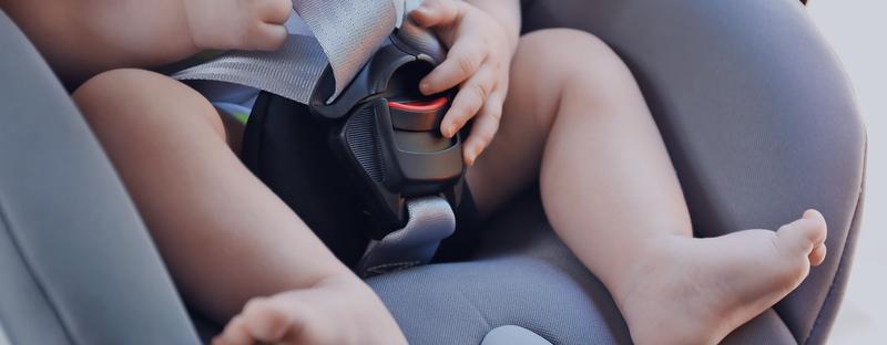 Jak bezpiecznie przykrywać niemowlaka – co warto wiedzieć?