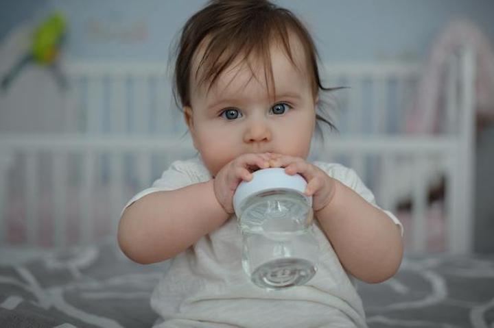 Kiedy i dlaczego dopajać niemowlę