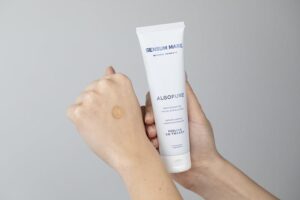 Bezpieczne i skuteczne peelingi w ciąży – co warto wiedzieć?