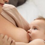 Ile razy dziennie karmić noworodka piersią? Poradnik dla świeżo upieczonych mam