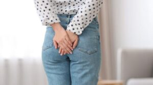 Jak radzić sobie z hemoroidami po porodzie – najskuteczniejsze metody na dolegliwości zewnętrzne