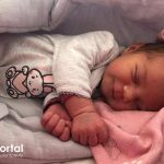 Pierwsze chwile z noworodkiem: jak wygląda noworodek po porodzie?