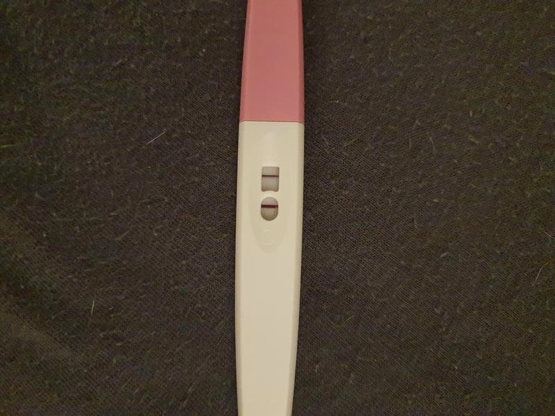 Brązowe plamienie zamiast okresu po porodzie – co warto wiedzieć?