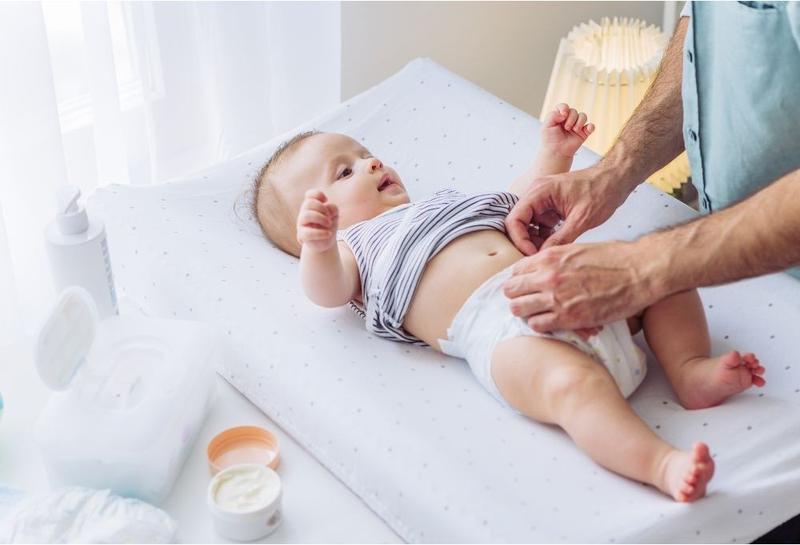 Czy przewijać dziecko w nocy? Oto, co warto wiedzieć