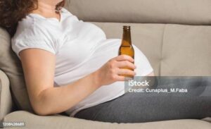 Czy w ciąży i podczas karmienia można sięgnąć po piwo?