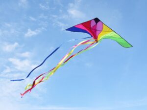 Jak w łatwy sposób nauczyć dzieci puszczać latawiec?