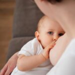 Kiedy i jak wybudzać dziecko do karmienia – poradnik dla rodziców