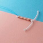 Kiedy po porodzie można bezpiecznie założyć spiralę? Poradnik dla świeżo upieczonych mam