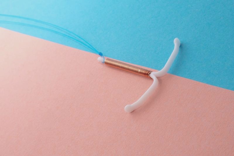 Kiedy po porodzie można bezpiecznie założyć spiralę? Poradnik dla świeżo upieczonych mam