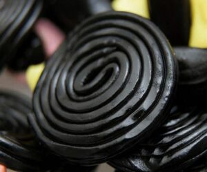 Lukrecja a karmienie piersią – co warto wiedzieć dla zdrowia mamy i dziecka?