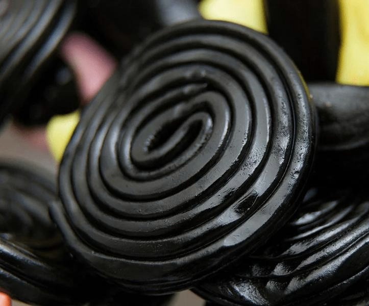 Lukrecja a karmienie piersią – co warto wiedzieć dla zdrowia mamy i dziecka?