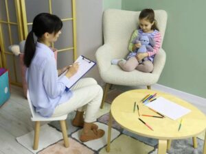 Psycholog czy psychiatra dla dziecka – jak wybrać najlepszą pomoc?