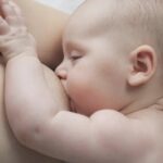 Kiedy wraca miesiączka przy karmieniu piersią? Odpowiadamy na najważniejsze pytania